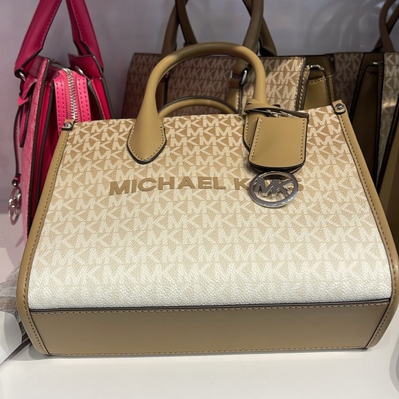 Michael Kors Mirella Small Ombré Signature Logo Crossbody Bag
Husk
NWT - Picture 13 of 16